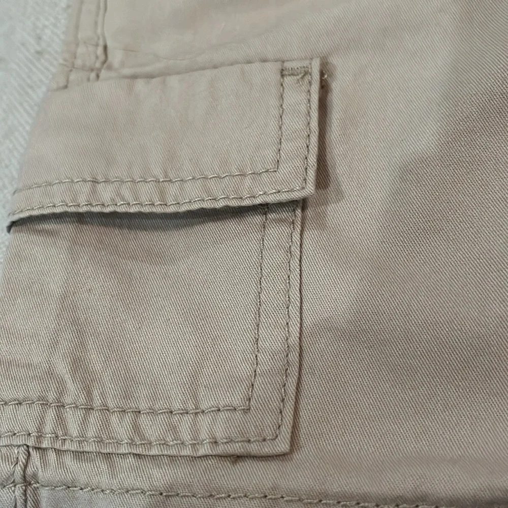 H&M Beige Twill Cargo Shorts/NWT/2T & 5T